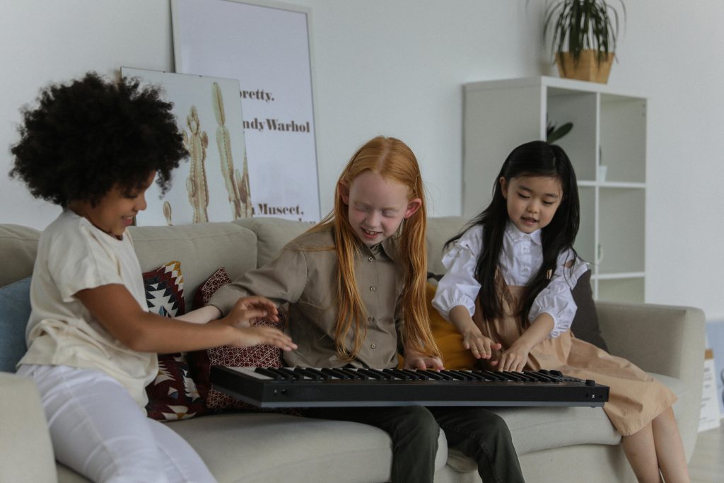 Keyboard dla dzieci - ranking najlepszych instrumentów