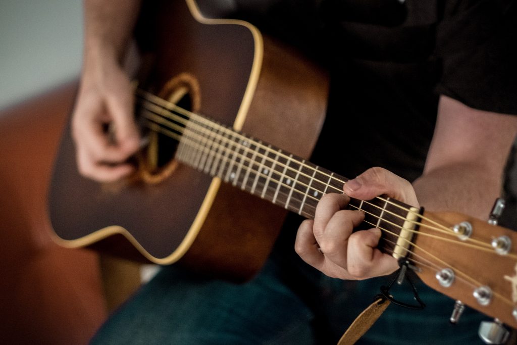 Jak zagrać akordy ukulele na gitarze?