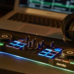 Hercules DJControl Starlight. Przenośna mini-konsola DJ &#8211; Recenzja
