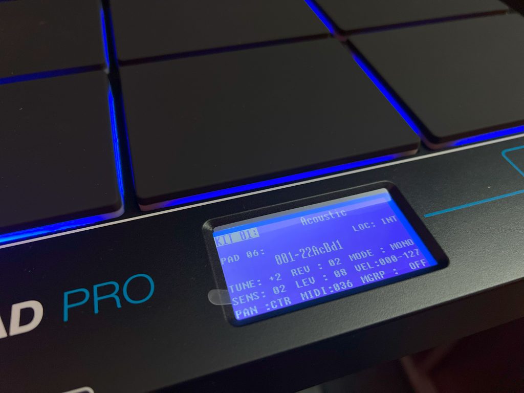 Alesis SamplePad Pro - wyświetlacz o stosunkowo niewielkich rozmiarach