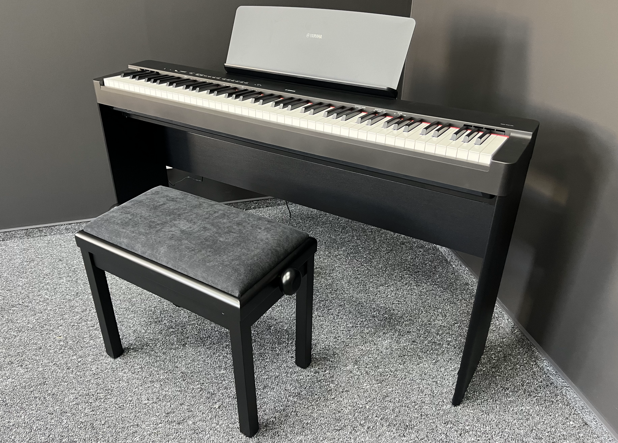 Pianino cyfrowe Yamaha P-225 Home Set – alternatywa dla pianina stacjonarnego